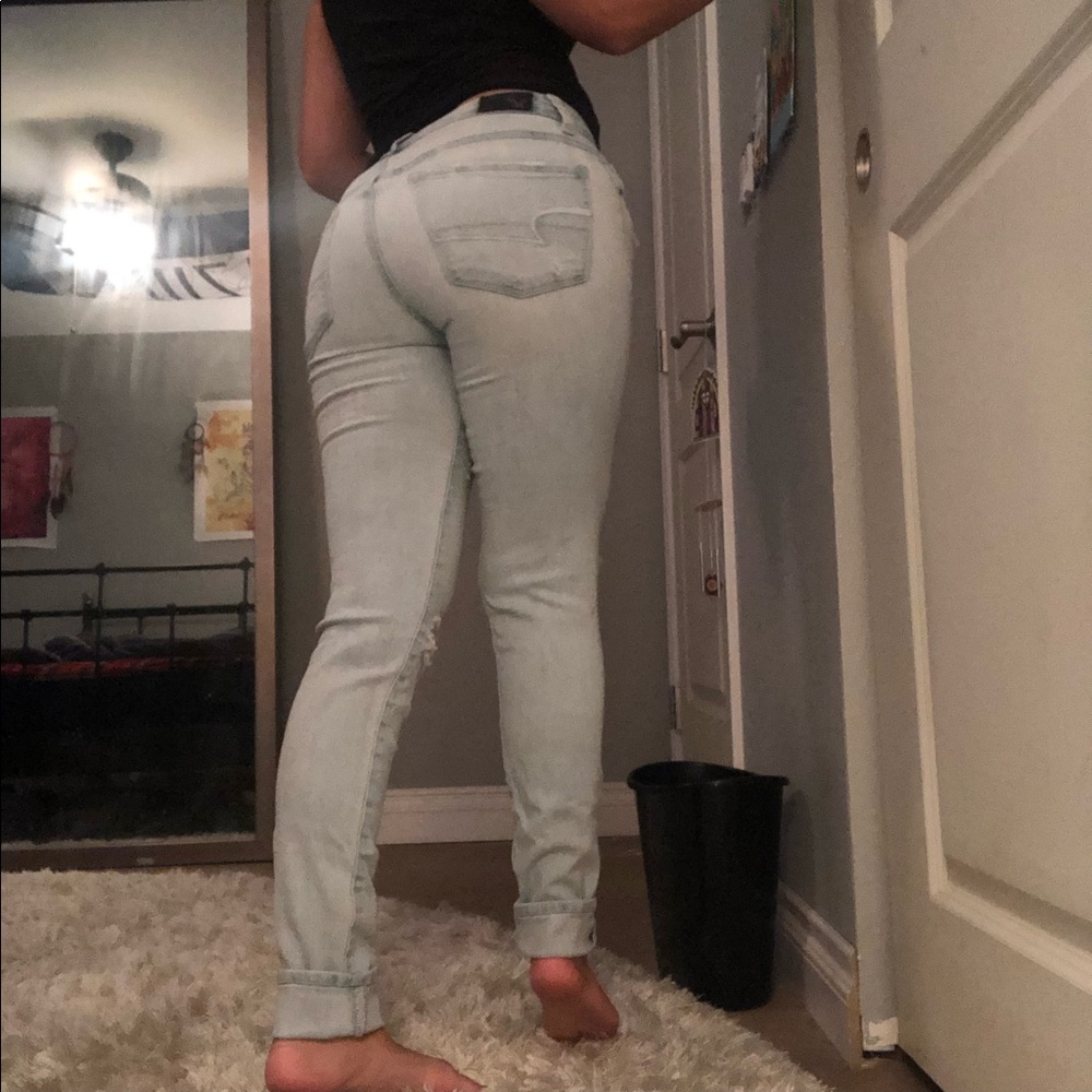 AEO Light Washed Skinny Straight Ripped Jeans